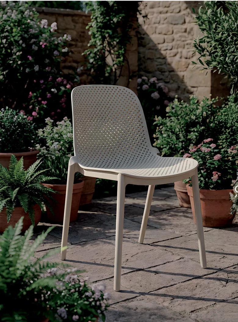 Silla Exterior Berlin en un ambiente decorado